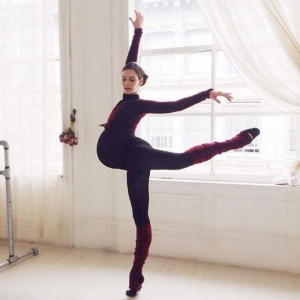 美芭蕾舞蹈家孕39周仍翩然起舞