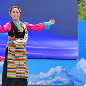 日喀则举行民间舞蹈艺术创编大赛